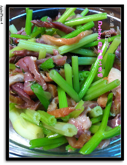 [食譜]-芹菜炒鴨賞